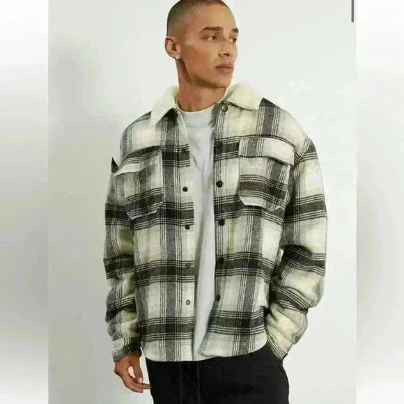 NWT PacSun Sherpa Plaid Jacket Coat Button Up Soft Oversized Men’s Size Small - Picture 1 of 10